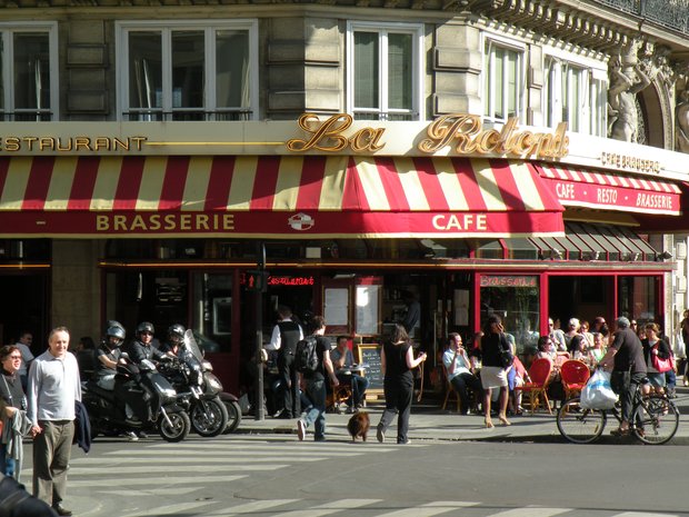  Café La Rotonde, place d'Estienne d'Orves